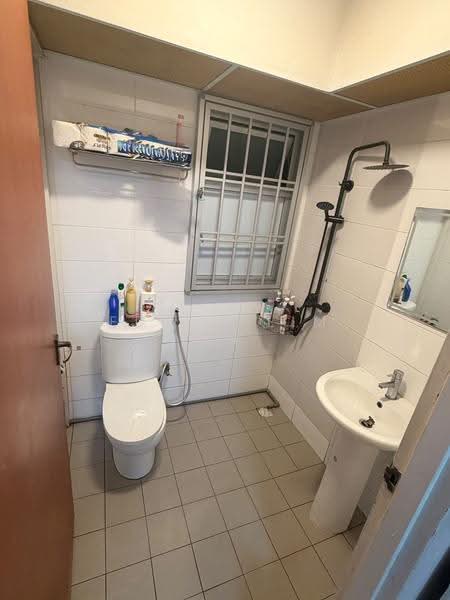 116B Jalan Tenteram, 116B Jalan Tenteram, 2 Bedrooms, 721 sqft, HDB Flat For Sale, by Edwin Lim YH, 500241985 - Bathroom - PropertyGuru.com.sg