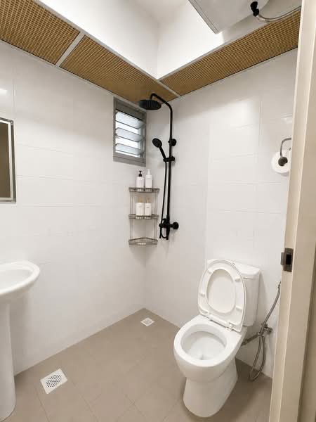 116B Jalan Tenteram, 116B Jalan Tenteram, 2 Bedrooms, 721 sqft, HDB Flat For Sale, by Edwin Lim YH, 500241985 - Bathroom - PropertyGuru.com.sg