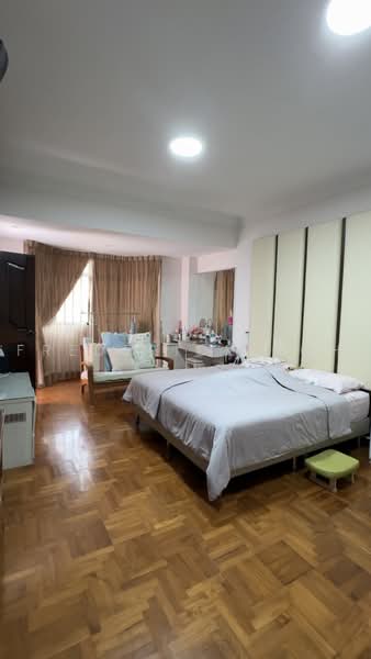 3 MIN DRIVE KOVAN MRT , 999 Year corner terrace W LIFT ! Granny room, , 6 Bedrooms, 4,000 sqft, Terraced House For Sale, by Frederick Koh, 500242000 - Bedroom - PropertyGuru.com.sg