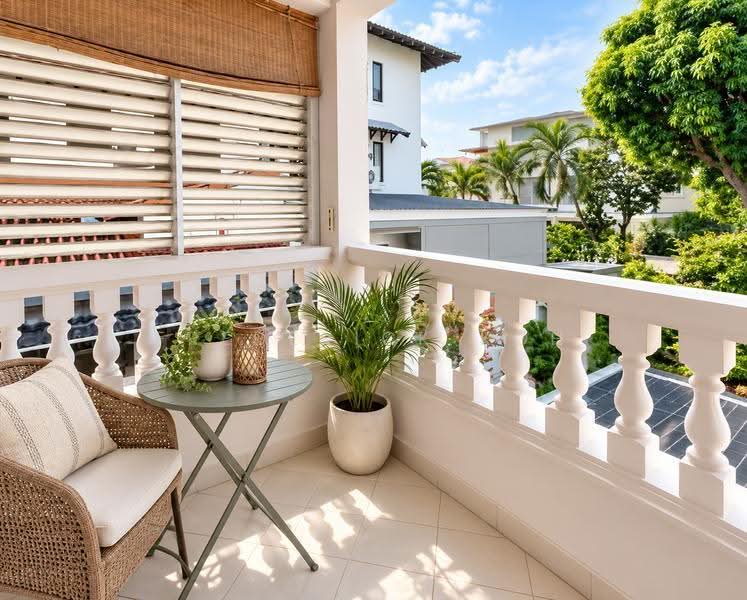 3 MIN DRIVE KOVAN MRT, 999 Year corner terrace W LIFT ! Granny room, Hougang / Punggol / Sengkang, 6 Bedrooms, 4,000 sqft, Terraced House For Sale, by Frederick Koh, 500242000 - Balcony - PropertyGuru.com.sg