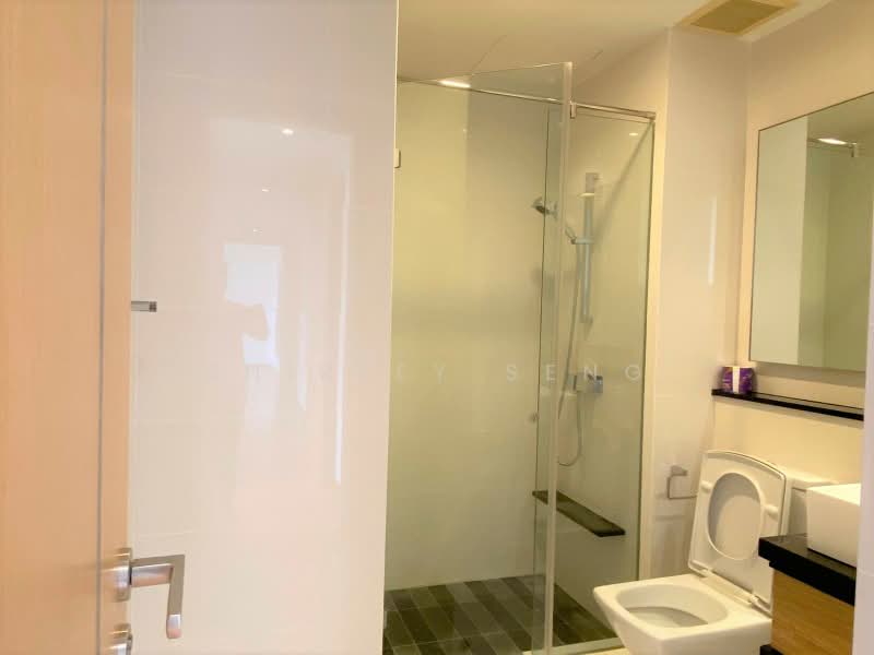 Marina Bay Residences, 18 Marina Boulevard, 4 Bedrooms, 2,379 sqft, Condominium For Rent, by Shirley Seng, 500242010 - Bathroom - PropertyGuru.com.sg