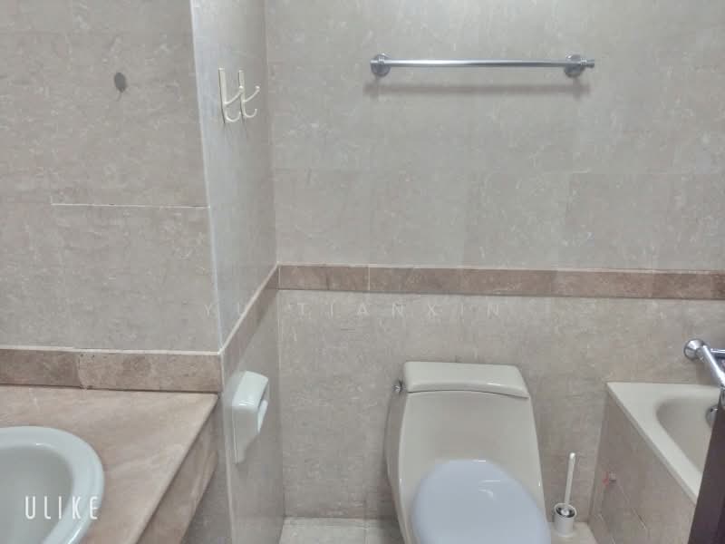 Tanglin Regency, 381 Tanglin Road, 2 Bedrooms, 883 sqft, Condominium For Rent, by Yu Tianxin, 500242018 - Bathroom - PropertyGuru.com.sg