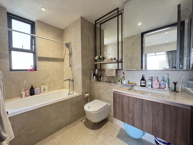 JadeScape, 12 Shunfu Road, 4 Bedrooms, 1,259 sqft, Condominium For Sale, by Benjamin Yeo 杨昔炜, 500242060 - Master Bathroom - PropertyGuru.com.sg