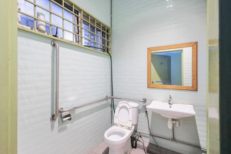 Paya Ubi Industrial Park, 51 Ubi Avenue 1, Eunos / Geylang / Paya Lebar, 4,778 sqft, Light Industrial (B1) For Sale, by Kayden Ong, 500242089 - Bathroom - CommercialGuru.com.sg