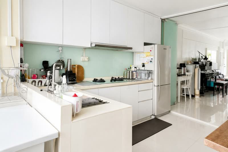 Blk 428 Clementi Ave 3, Clementi Ave 3, 2 Bedrooms, 871 sqft, HDB Flat For Sale, by Sally Ang, 500242098 - Kitchen - PropertyGuru.com.sg