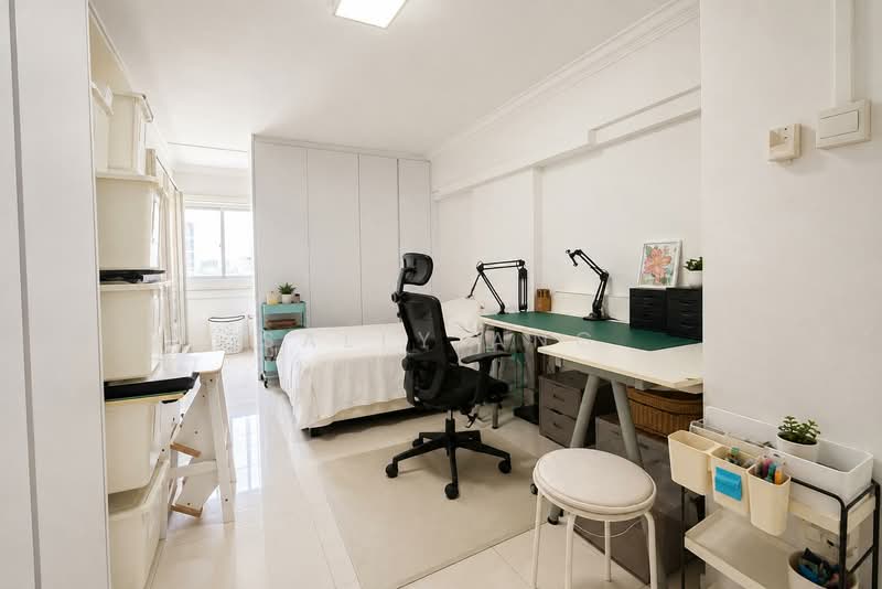 Blk 428 Clementi Ave 3, Clementi Ave 3, 2 Bedrooms, 871 sqft, HDB Flat For Sale, by Sally Ang, 500242098 - Bedroom - PropertyGuru.com.sg