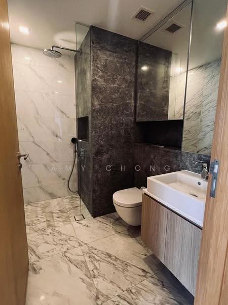 The Peak @ Cairnhill II, 61 Cairnhill Circle, 2 Bedrooms, 1,862 sqft, Condominium For Rent, by Amy Chong, 500242101 - Bathroom - PropertyGuru.com.sg