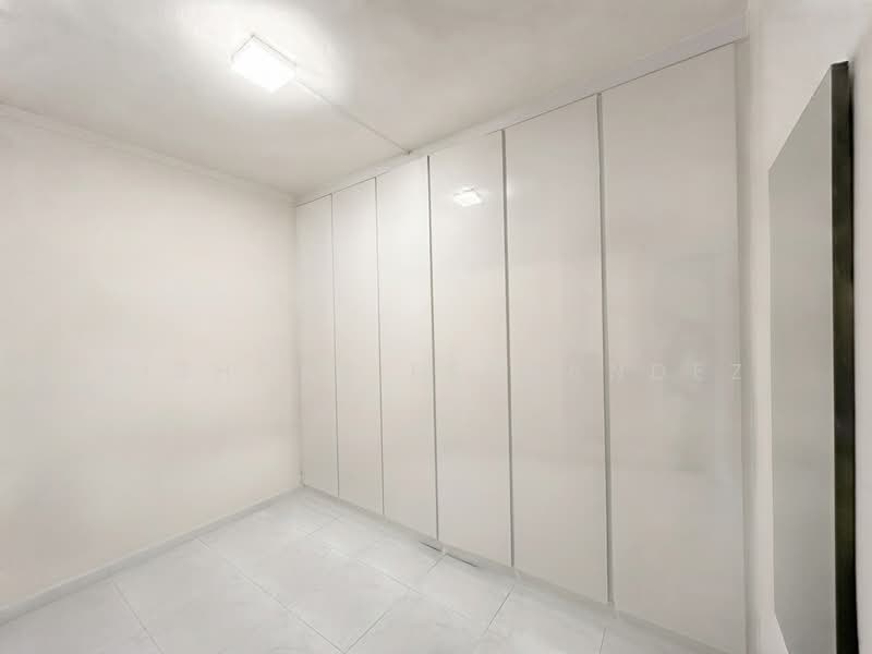 220 Pasir Ris Street 21, 220 Pasir Ris Street 21, Pasir Ris / Tampines, 4 Bedrooms, 1,593 sqft, HDB Flat For Sale, by Kishore Fernandez, 500242122 - Common Bedroom Walk-In Wardrobe - PropertyGuru.com.sg