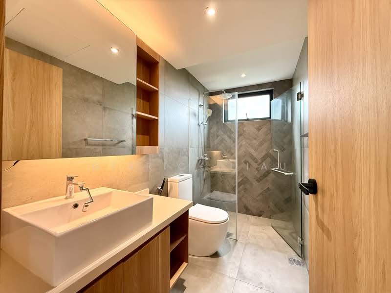 Rare End Corner Semi-D | Beautifully Renovated | 2 Storey + Loft | Charlton Park, Charlton Park, Hougang / Punggol / Sengkang, 6 Bedrooms, 3,000 sqft, Semi-Detached House For Sale, by Derrick Liau, 500242125 - Bathroom - PropertyGuru.com.sg