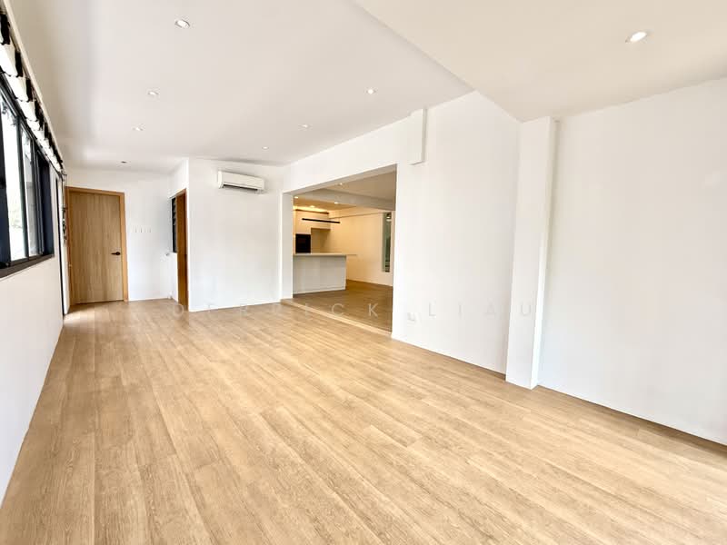 Rare End Corner Semi-D | Beautifully Renovated | 2 Storey + Loft | Charlton Park, Charlton Park, Hougang / Punggol / Sengkang, 6 Bedrooms, 3,000 sqft, Semi-Detached House For Sale, by Derrick Liau, 500242125 - Living Room - PropertyGuru.com.sg