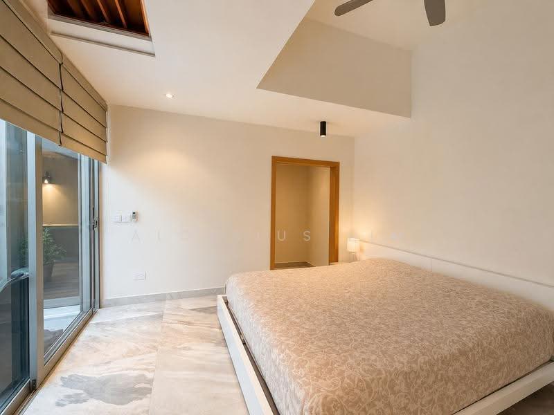 Hillcrest Villa, 5 Hillcrest Road, 5 Bedrooms, 3,100 sqft, Cluster House For Sale, by Aloysius Lim, 500242142 - Bedroom - PropertyGuru.com.sg