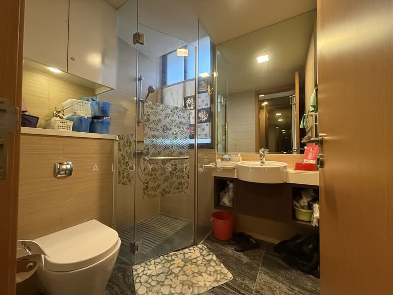 Hillcrest Villa, 5 Hillcrest Road, 5 Bedrooms, 3,100 sqft, Cluster House For Sale, by Aloysius Lim, 500242142 - Bathroom - PropertyGuru.com.sg