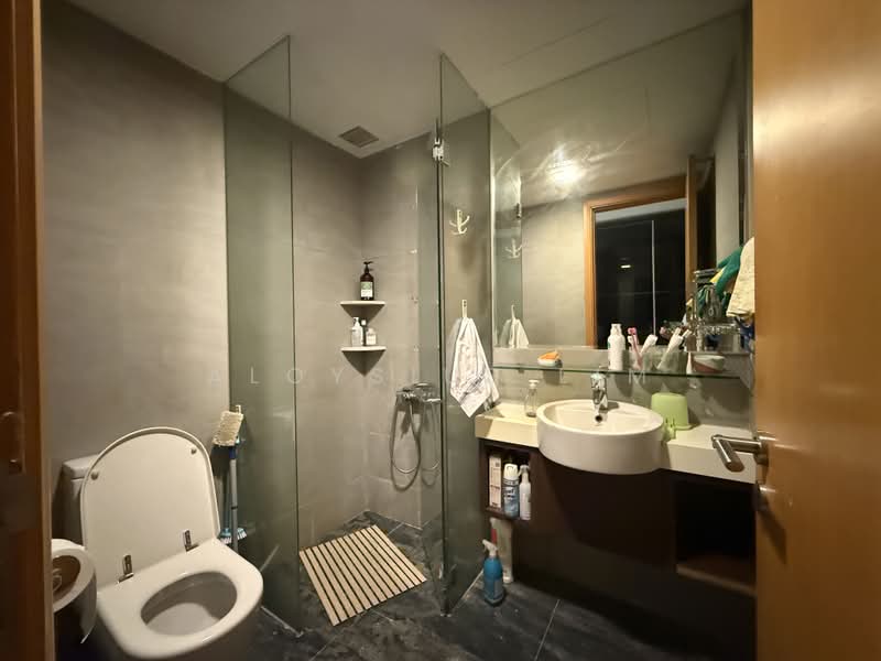 Hillcrest Villa, 5 Hillcrest Road, 5 Bedrooms, 3,100 sqft, Cluster House For Sale, by Aloysius Lim, 500242142 - Bathroom - PropertyGuru.com.sg