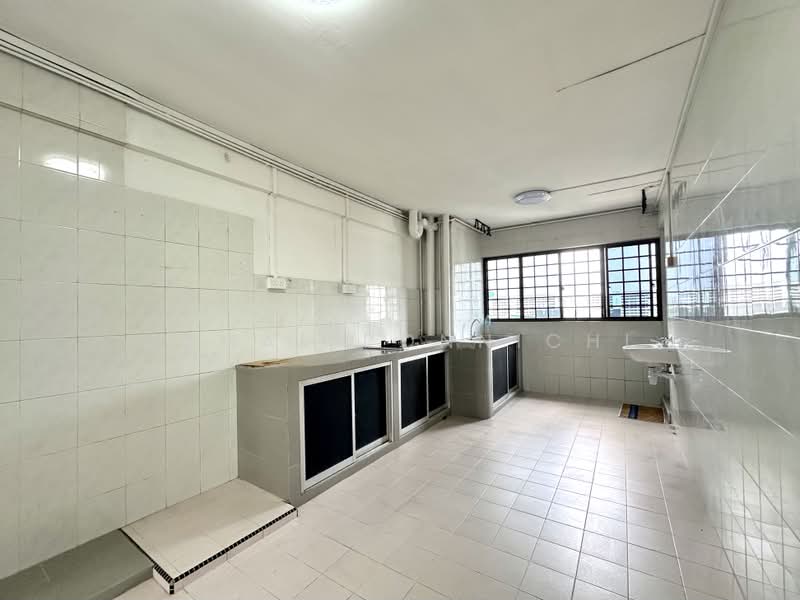 540 Ang Mo Kio Avenue 10, 540 Ang Mo Kio Avenue 10, 2 Bedrooms, 732 sqft, HDB Flat For Sale, by Jamal Ponnichi, 500242150 - Kitchen - PropertyGuru.com.sg