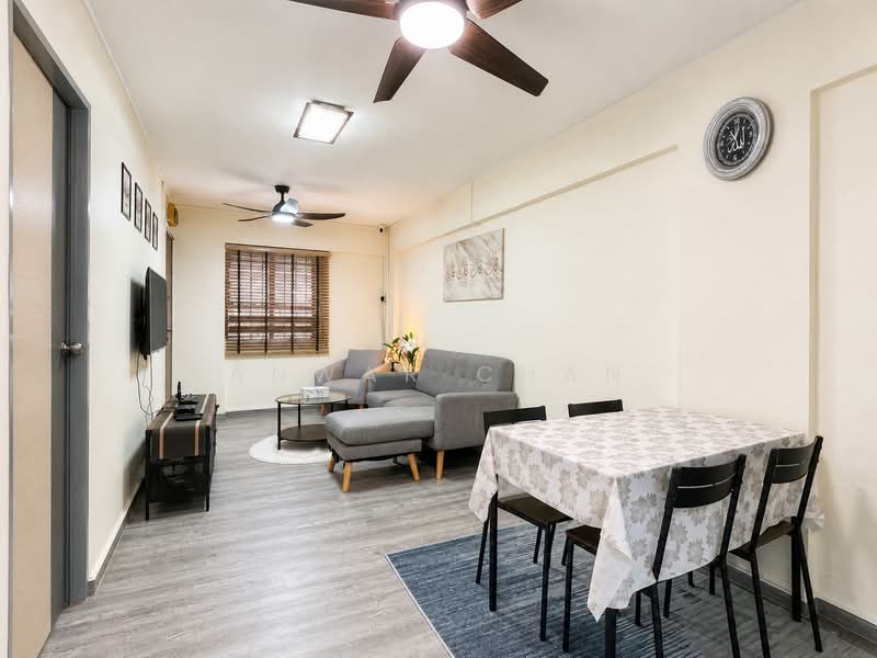 127 Yishun Street 11, 127 Yishun Street 11, 2 Bedrooms, 721 sqft, HDB Flat For Sale, by Anwar Chan, 500242171 - Living Room - PropertyGuru.com.sg