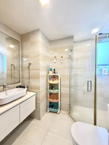 The Santorini, Tampines Street 86, 4 Bedrooms, 1,152 sqft, Condominium For Sale, by Evelyn Tan, 500242173 - Bathroom - PropertyGuru.com.sg