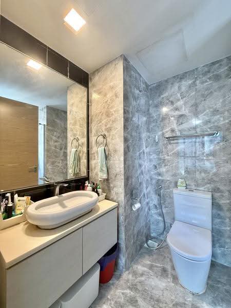 The Santorini, Tampines Street 86, 4 Bedrooms, 1,152 sqft, Condominium For Sale, by Evelyn Tan, 500242173 - Bathroom - PropertyGuru.com.sg
