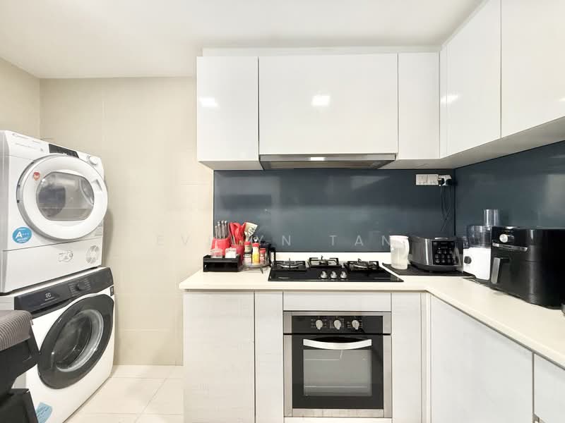 The Santorini, Tampines Street 86, 4 Bedrooms, 1,152 sqft, Condominium For Sale, by Evelyn Tan, 500242173 - Kitchen - PropertyGuru.com.sg