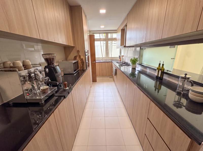 Renovated Detached House with a Pool | Bukit Timah, , 6 Bedrooms, 4,532 sqft, Detached House For Rent, by Noam Nathan, 500242188 - Kitchen - PropertyGuru.com.sg