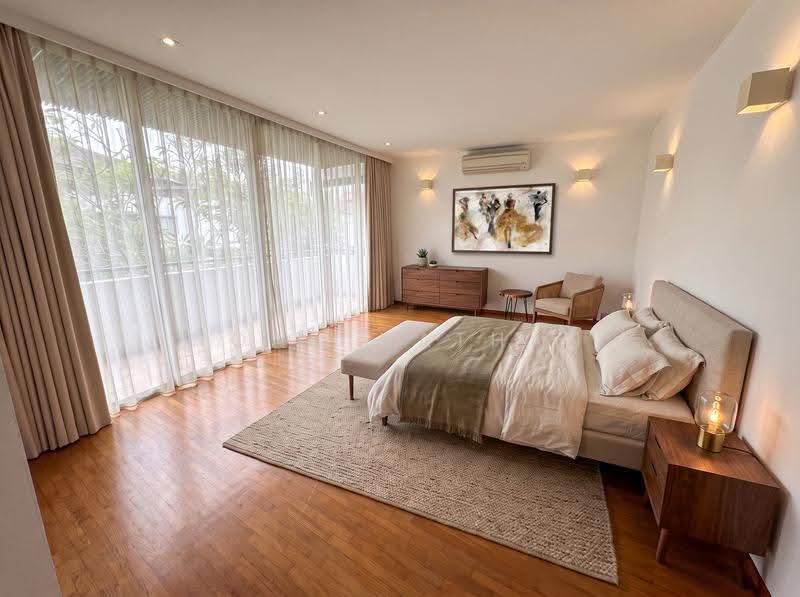 Renovated Detached House with a Pool | Bukit Timah, , 6 Bedrooms, 4,532 sqft, Detached House For Rent, by Noam Nathan, 500242188 - Bedroom - PropertyGuru.com.sg
