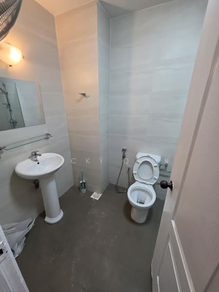The Baycourt, 461A Upper East Coast Road, Room Rental, 1,200 sqft, Condominium For Rent, by Jacky Quek, 500242194 - Bathroom - PropertyGuru.com.sg