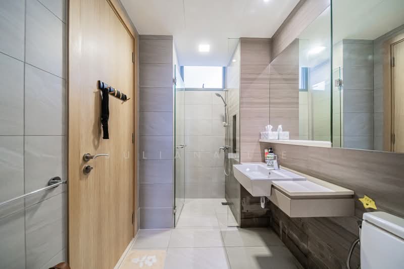 Belgravia Villas, 218 Ang Mo Kio Avenue 5, 5 Bedrooms, 3,961 sqft, Semi-Detached House For Sale, by Juliana Lee, 500242214 - Bathroom - PropertyGuru.com.sg