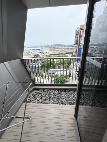 V on Shenton, 5 Shenton Way, 2 Bedrooms, 780 sqft, Condominium For Rent, by Justus Aw, 500242230 - Balcony - PropertyGuru.com.sg