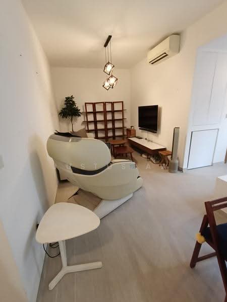 V on Shenton, 5 Shenton Way, 2 Bedrooms, 780 sqft, Condominium For Rent, by Justus Aw, 500242230 - Living Room - PropertyGuru.com.sg