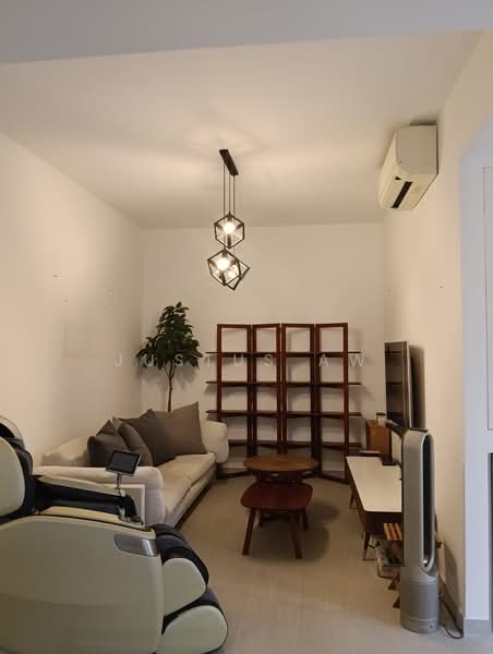 V on Shenton, 5 Shenton Way, 2 Bedrooms, 780 sqft, Condominium For Rent, by Justus Aw, 500242230 - Living Room - PropertyGuru.com.sg