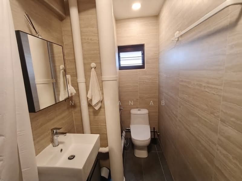 549 Jurong West Street 42, 549 Jurong West Street 42, Boon Lay / Jurong / Tuas, 4 Bedrooms, 1,593 sqft, HDB Flat For Sale, by Norman AB, 500242241 - Bathroom - PropertyGuru.com.sg
