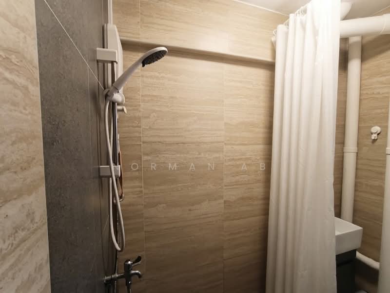 549 Jurong West Street 42, 549 Jurong West Street 42, Boon Lay / Jurong / Tuas, 4 Bedrooms, 1,593 sqft, HDB Flat For Sale, by Norman AB, 500242241 - Bathroom - PropertyGuru.com.sg