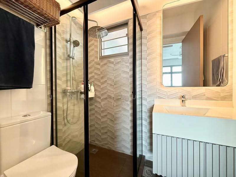 31 Margaret Drive, 31 Margaret Drive, Alexandra / Commonwealth, 2 Bedrooms, 667 sqft, HDB Flat For Sale, by Jenny Lau Wee Eng, 500242268 - Master Bath - PropertyGuru.com.sg