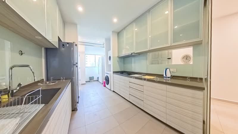 Ridgewood Condominium, 15 Mount Sinai Rise, Room Rental, 100 sqft, Condominium For Rent, by Vincent Lim Boon Seng, 500242275 - Kitchen - PropertyGuru.com.sg