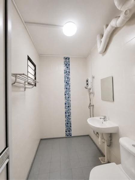 781 Yishun Ring Road, 781 Yishun Ring Road, 3 Bedrooms, 1,130 sqft, HDB Flat For Rent, by Magdeline Sng, 500242279 - Bathroom - PropertyGuru.com.sg
