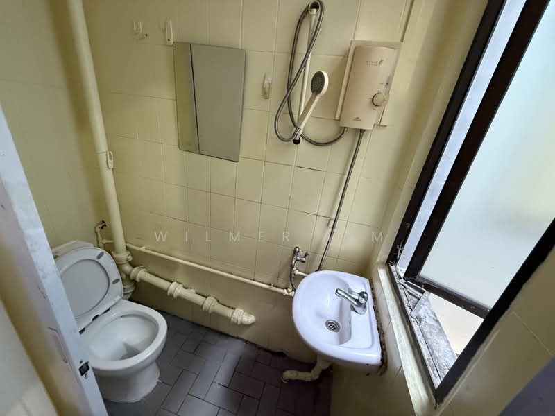 37A Truro Road, , 3 Bedrooms, 1,140 sqft, Apartment For Rent, by Wilmer Lim, 500242291 - Bathroom - PropertyGuru.com.sg