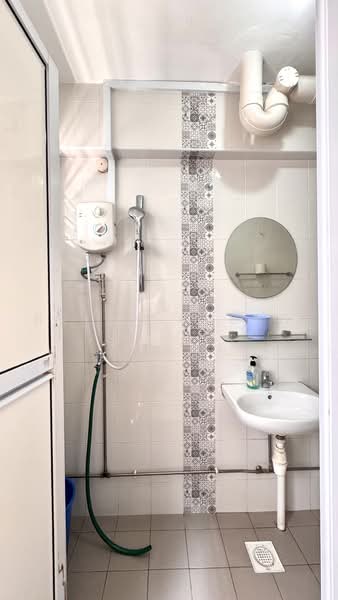 412 Eunos Road 5, 412 Eunos Road 5, Room Rental, 110 sqft, HDB Flat For Rent, by Bryan Cheng, 500242296 - Bathroom - PropertyGuru.com.sg