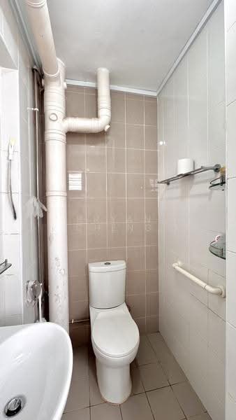 412 Eunos Road 5, 412 Eunos Road 5, Room Rental, 110 sqft, HDB Flat For Rent, by Bryan Cheng, 500242296 - Bathroom - PropertyGuru.com.sg