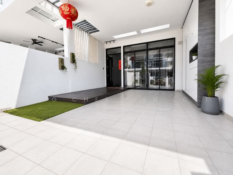 Luxus Hill Avenue, , 5 Bedrooms, 4,078 sqft, Terraced House For Rent, by Yong Chee Kien (CK), 500242306 - Exterior - PropertyGuru.com.sg