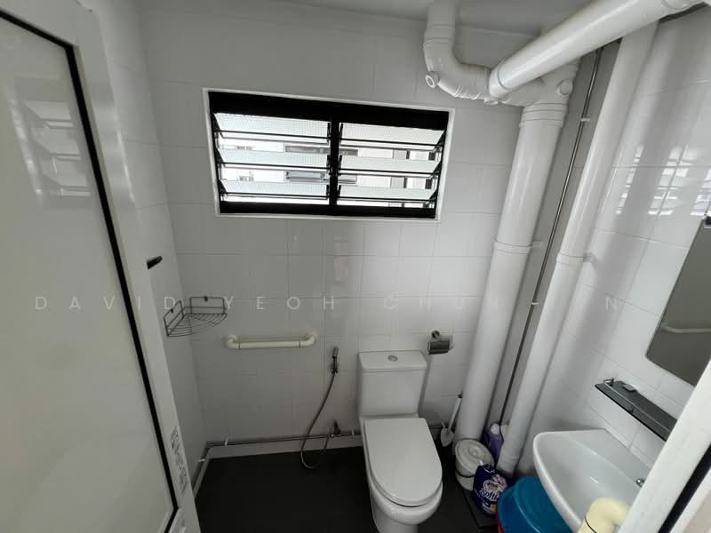 335 Woodlands Street 32, 335 Woodlands Street 32, Room Rental, 150 sqft, HDB Flat For Rent, by David Yeoh Chun Ting, 500242315 - Bathroom - PropertyGuru.com.sg