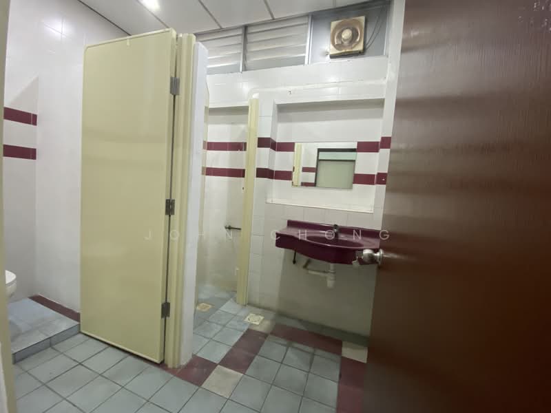 Terrace B2 Workshop w office at Loyang. One call to view multiple units!, Loyang Crescent, Changi Airport / Changi Village, 9,297 sqft, Factory / Workshop (B2) For Rent, by John Chong, 500242318 - Bathroom - CommercialGuru.com.sg
