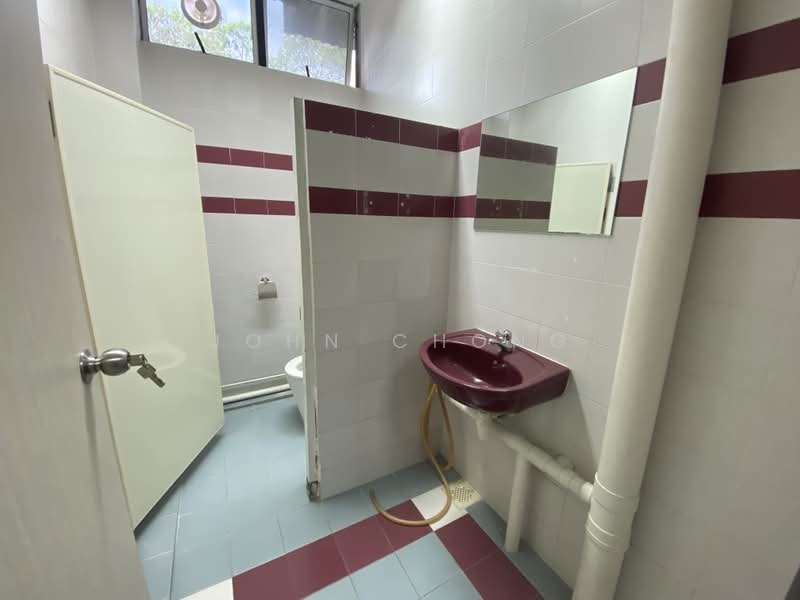 Terrace B2 Workshop w office at Loyang. One call to view multiple units!, Loyang Crescent, Changi Airport / Changi Village, 9,297 sqft, Factory / Workshop (B2) For Rent, by John Chong, 500242318 - Bathroom - CommercialGuru.com.sg