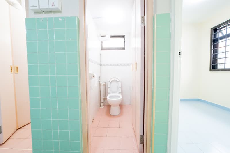 21 Chai Chee Road, 21 Chai Chee Road, 3 Bedrooms, 700 sqft, HDB Flat For Sale, by Kai Mun, 500242322 - Bathroom - PropertyGuru.com.sg