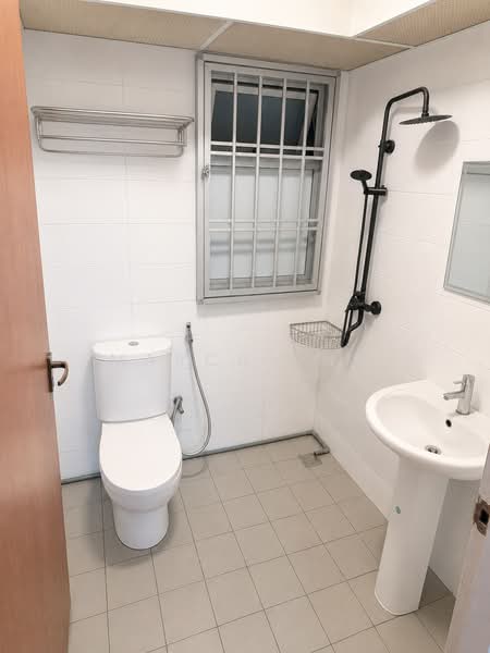 116B Jalan Tenteram, 116B Jalan Tenteram, 2 Bedrooms, 721 sqft, HDB Flat For Sale, by Marcus Ng, 500242324 - Bathroom - PropertyGuru.com.sg