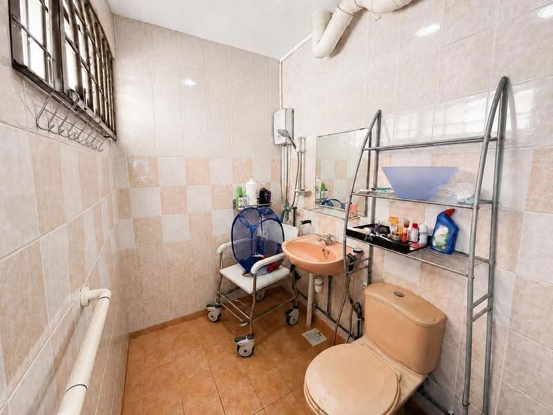 686 Hougang Street 61, 686 Hougang Street 61, Hougang / Punggol / Sengkang, 3 Bedrooms, 936 sqft, HDB Flat For Sale, by Amy Recha, 500242325 - Bathroom - PropertyGuru.com.sg