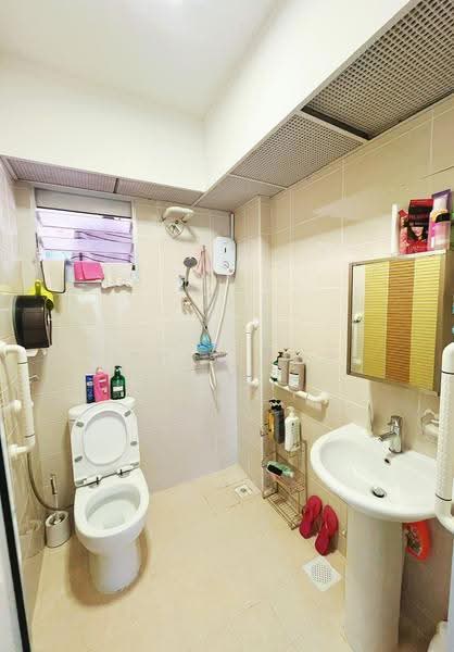 431C Yishun Avenue 1, 431C Yishun Avenue 1, 2 Bedrooms, 721 sqft, HDB Flat For Sale, by Ethan Goh, 500242332 - Bathroom - PropertyGuru.com.sg