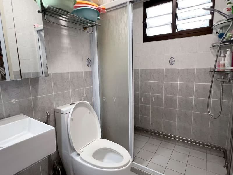 681B Jurong West Central 1, 681B Jurong West Central 1, Boon Lay / Jurong / Tuas, 3 Bedrooms, 1,227 sqft, HDB Flat For Sale, by Jerry Liu, 500242342 - Bathroom - PropertyGuru.com.sg