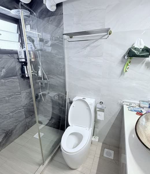 681B Jurong West Central 1, 681B Jurong West Central 1, Boon Lay / Jurong / Tuas, 3 Bedrooms, 1,227 sqft, HDB Flat For Sale, by Jerry Liu, 500242342 - Bathroom - PropertyGuru.com.sg