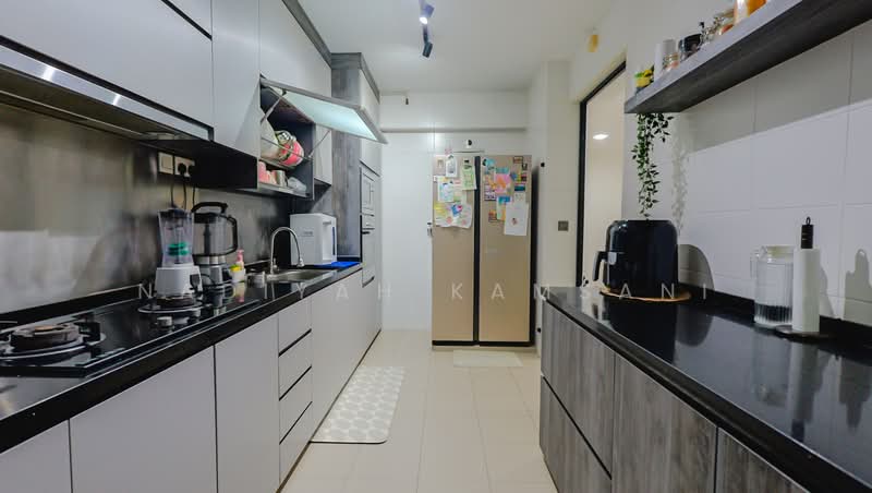 547A Segar Road, 547A Segar Road, Dairy Farm / Bukit Panjang / Choa Chu Kang, 3 Bedrooms, 1,206 sqft, HDB Flat For Sale, by Nadiyah Kamsani, 500242344 - Kitchen - counter space on both side - PropertyGuru.com.sg