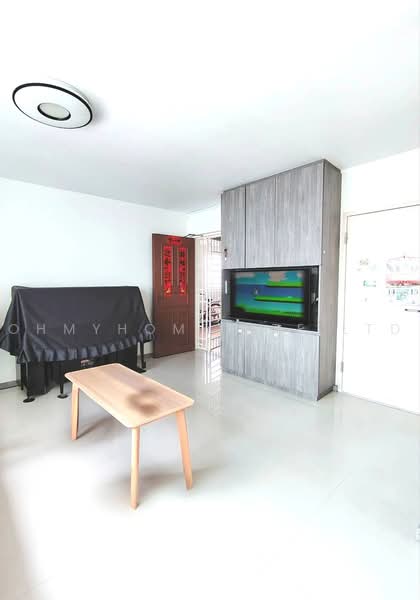 2A Upper Boon Keng Road, 2A Upper Boon Keng Road, 3 Bedrooms, 914 sqft, HDB Flat For Sale, by NOEL PHOON, 500242348 - Living Room - PropertyGuru.com.sg
