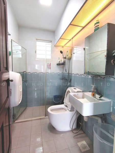 2A Upper Boon Keng Road, 2A Upper Boon Keng Road, 3 Bedrooms, 914 sqft, HDB Flat For Sale, by NOEL PHOON, 500242348 - Bathroom - PropertyGuru.com.sg
